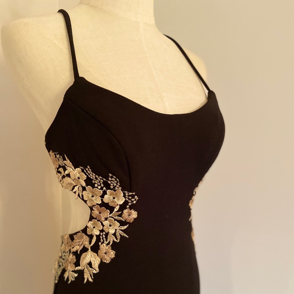 NWT Faviana Black and Gold Lace, Sz 4